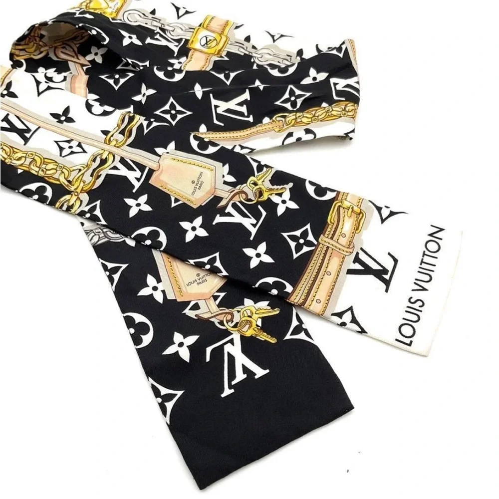 Louis Vuitton Monogram Black and White Scarf - Picture 2 of 13